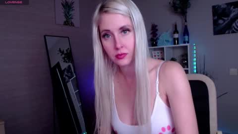 Snapshot of nastasya_cute chatting on 01.31.25 Nastya online show from 01.31.25