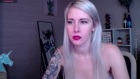Snapshot of nastasya_cute chatting on 02.15.25 Nastya online show from 02.15.25