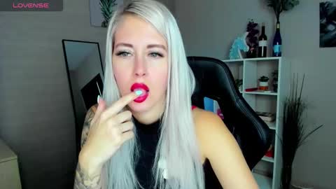 Snapshot of nastasya_cute chatting on 09.10.25 Nastya online show from 09.10.25