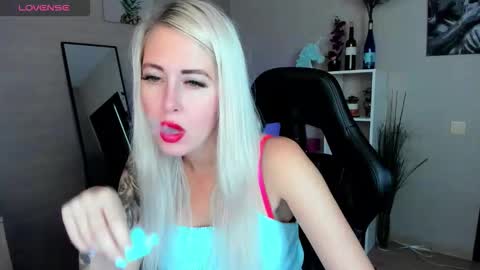 Snapshot of nastasya_cute chatting on 09.15.25 Nastya online show from 09.15.25