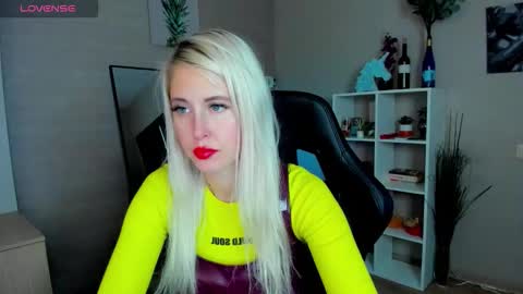 Snapshot of nastasya_cute chatting on 09.22.25 Nastya online show from 09.22.25
