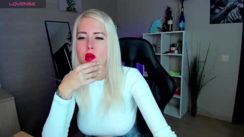 Snapshot of nastasya_cute chatting on 10.16.25 Nastya online show from 10.16.25