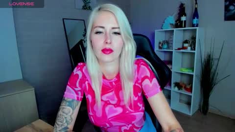 Snapshot of nastasya_cute chatting on 10.17.25 Nastya online show from 10.17.25