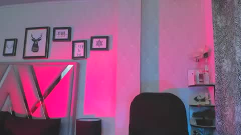 Snapshot of natacha_black00 chatting on 02.19.25 Natacha black online show from 02.19.25