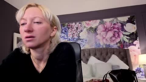 Snapshot of natalie_bitton chatting on 05.10.26 Natalie online show from 05.10.26