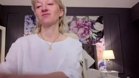 Snapshot of natalie_bitton chatting on 05.11.26 Natalie online show from 05.11.26