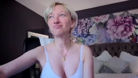 Snapshot of natalie_bitton chatting on 05.16.26 Natalie online show from 05.16.26