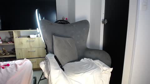 Snapshot of natalie_fox23 chatting on 12.04.24 Natalia online show from 12.04.24