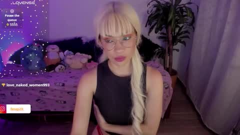 Snapshot of nataly_29 chatting on 11.23.25 MissNatis online show from 11.23.25