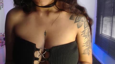 Snapshot of natalygreww chatting on 09.30.25 online show from 09.30.25