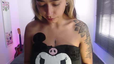 Snapshot of natalygreww chatting on 11.29.25 online show from 11.29.25