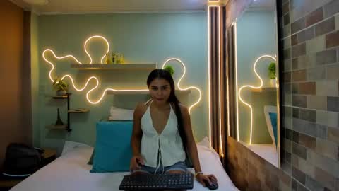 Snapshot of natasha_jurado chatting on 04.21.26 N A T A S H A online show from 04.21.26