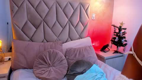 NATH QUIM online show from 11.24.25