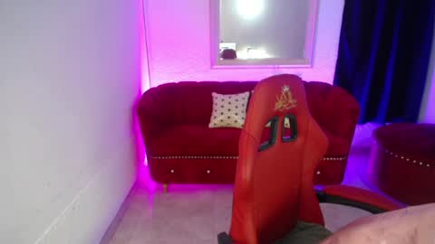Snapshot of nathaly_low chatting on 06.22.26 nathaly low online show from 06.22.26