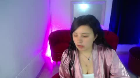 Snapshot of nathaly_low chatting on 07.23.26 nathaly low online show from 07.23.26