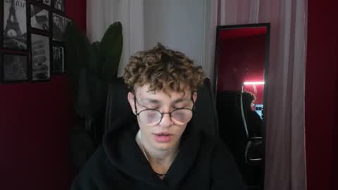 Snapshot of nathan_curl chatting on 09.18.25 Nathan online show from 09.18.25