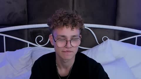 Snapshot of nathan_curl chatting on 10.06.25 Nathan online show from 10.06.25