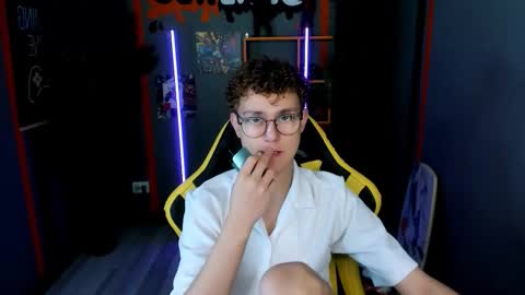 Snapshot of nathan_curl chatting on 11.14.25 Nathan online show from 11.14.25