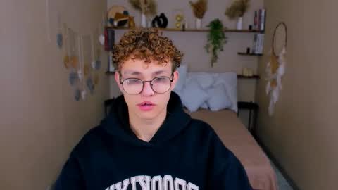 Snapshot of nathan_curl chatting on 11.18.25 Nathan online show from 11.18.25