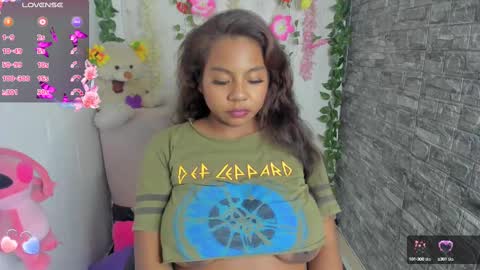 Snapshot of nathasha_jhonsom_ chatting on 02.18.25 Naty online show from 02.18.25