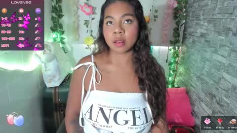 Snapshot of nathasha_jhonsom_ chatting on 12.04.25 Naty online show from 12.04.25