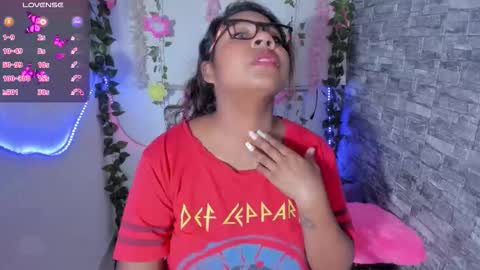 Snapshot of nathasha_jhonsom_ chatting on 12.20.25 Naty online show from 12.20.25