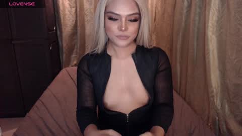 Snapshot of nativedoll chatting on 12.08.24 Athena online show from 12.08.24