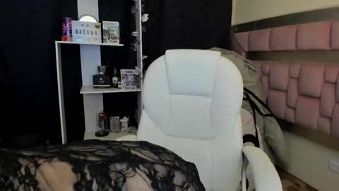 Snapshot of natsuki_09 chatting on 02.13.25 Nat online show from 02.13.25