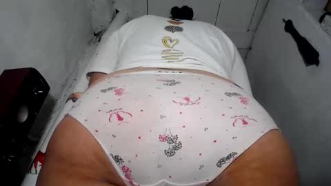 Snapshot of nattasha_foxx chatting on 05.20.26 natalia online show from 05.20.26