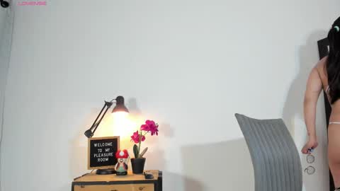 Snapshot of nattytrainor chatting on 02.27.26 Natty Trainor online show from 02.27.26