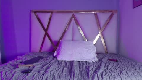 Gwen  online show from 12.28.24