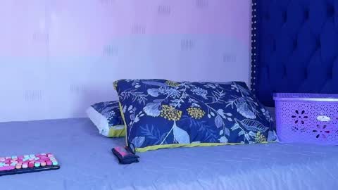 Gwen  online show from 04.21.26