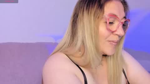 Snapshot of naty__mature_ chatting on 06.28.26 Nataly online show from 06.28.26
