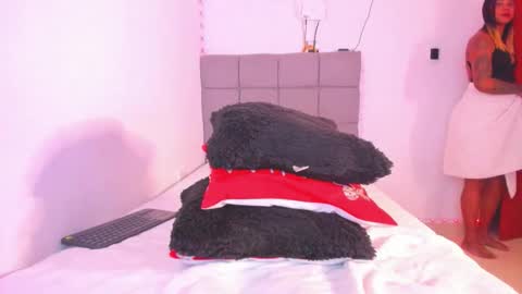 Snapshot of naty_coxx chatting on 12.15.25 NATY COXX online show from 12.15.25