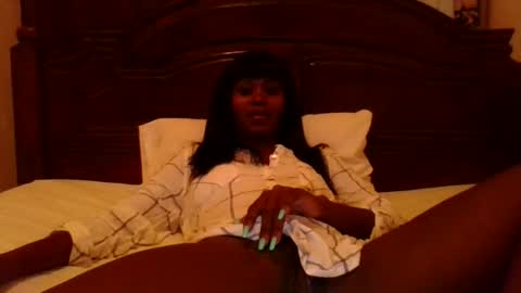 Snapshot of naughty_babe000 chatting on 12.01.25 alisha online show from 12.01.25