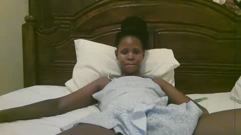 Snapshot of naughty_babe000 chatting on 12.19.25 alisha online show from 12.19.25