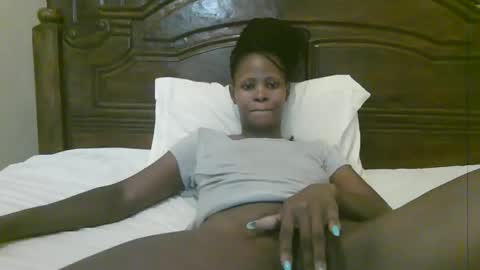 Snapshot of naughty_babe000 chatting on 12.20.25 alisha online show from 12.20.25