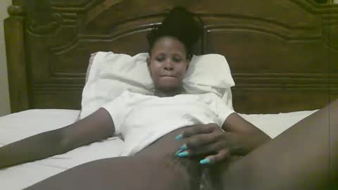 Snapshot of naughty_babe000 chatting on 12.20.25 alisha online show from 12.20.25