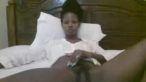 Snapshot of naughty_babe000 chatting on 12.21.25 alisha online show from 12.21.25