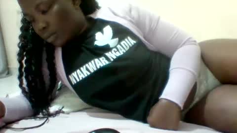 Snapshot of naughty_baddie5 chatting on 05.19.26 candy online show from 05.19.26