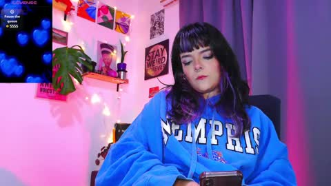 Snapshot of naughty_em_17 chatting on 01.17.25 Em please help me reach 100 thumbs up 3 online show from 01.17.25