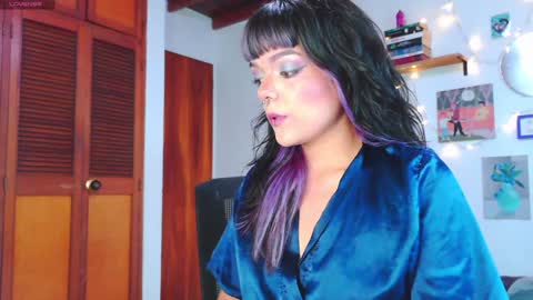 Snapshot of naughty_em_17 chatting on 01.17.25 Em please help me reach 100 thumbs up 3 online show from 01.17.25