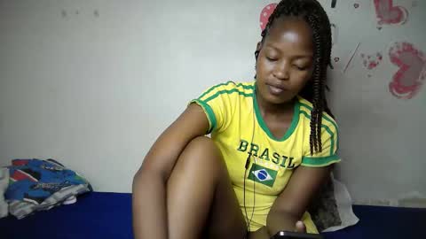 Snapshot of naughty_keesha1 chatting on 10.13.25 naughty_keesha1 online show from 10.13.25