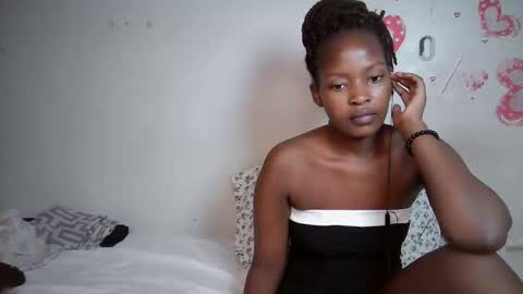 Snapshot of naughty_keesha1 chatting on 10.23.25 naughty_keesha1 online show from 10.23.25