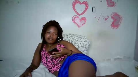 Snapshot of naughty_keesha1 chatting on 10.27.25 naughty_keesha1 online show from 10.27.25