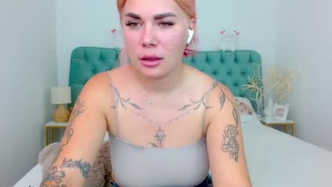 Snapshot of naughty_kittyy1 chatting on 10.05.25 Maria online show from 10.05.25
