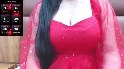 Snapshot of naughty_love489696 chatting on 12.25.24 riya online show from 12.25.24