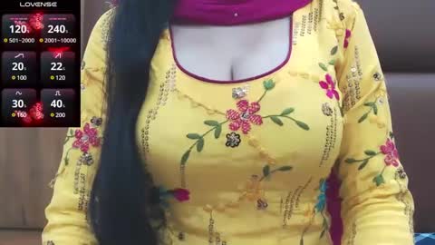 Snapshot of naughty_love489696 chatting on 12.27.24 riya online show from 12.27.24