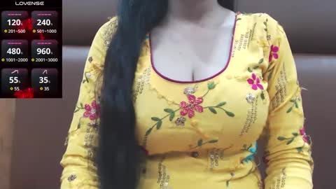 Snapshot of naughty_love489696 chatting on 02.10.25 riya online show from 02.10.25