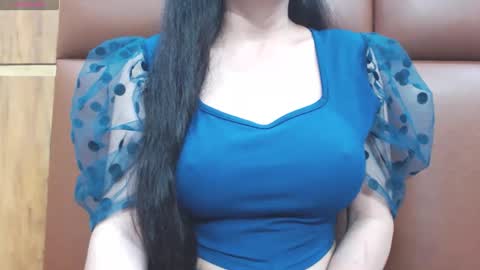 Snapshot of naughty_love489696 chatting on 12.22.25 riya online show from 12.22.25